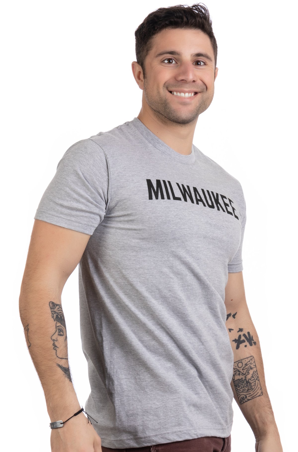 MILWAUKEE | Classic Retro City Grey Wisconsin Beer Brew Pride Men Women T-shirt