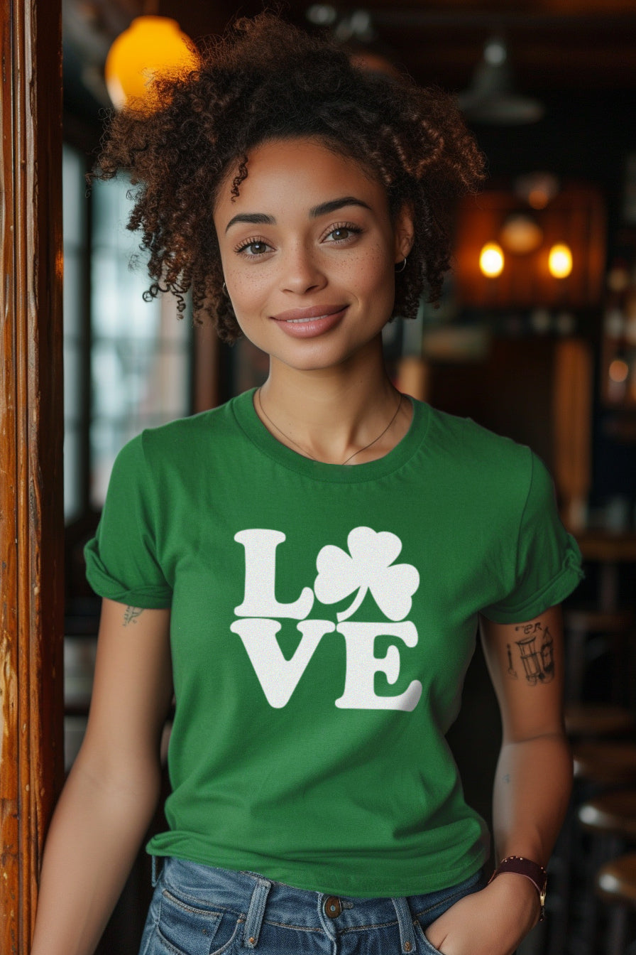 Love Shamrock - Irish Pride Ireland St. Patrick's Day Love T-shirt - Women's