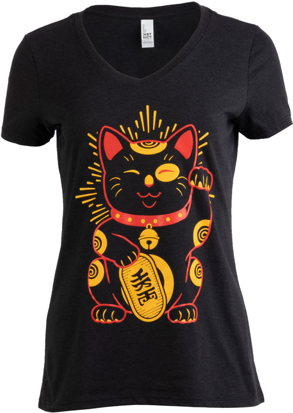 Maneki-neko Lucky Cat | Cool Japanese Good Luck Charm V-neck T-shirt for Women