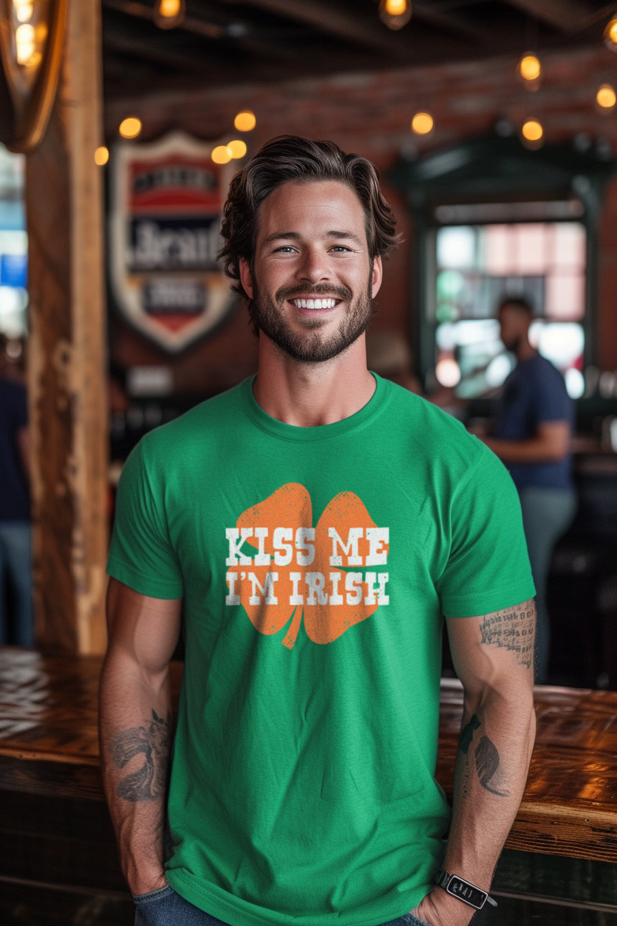 Kiss Me I'm Irish Vintage Shamrock - Cute St. Patrick's Day T-shirt - Men's/Unisex